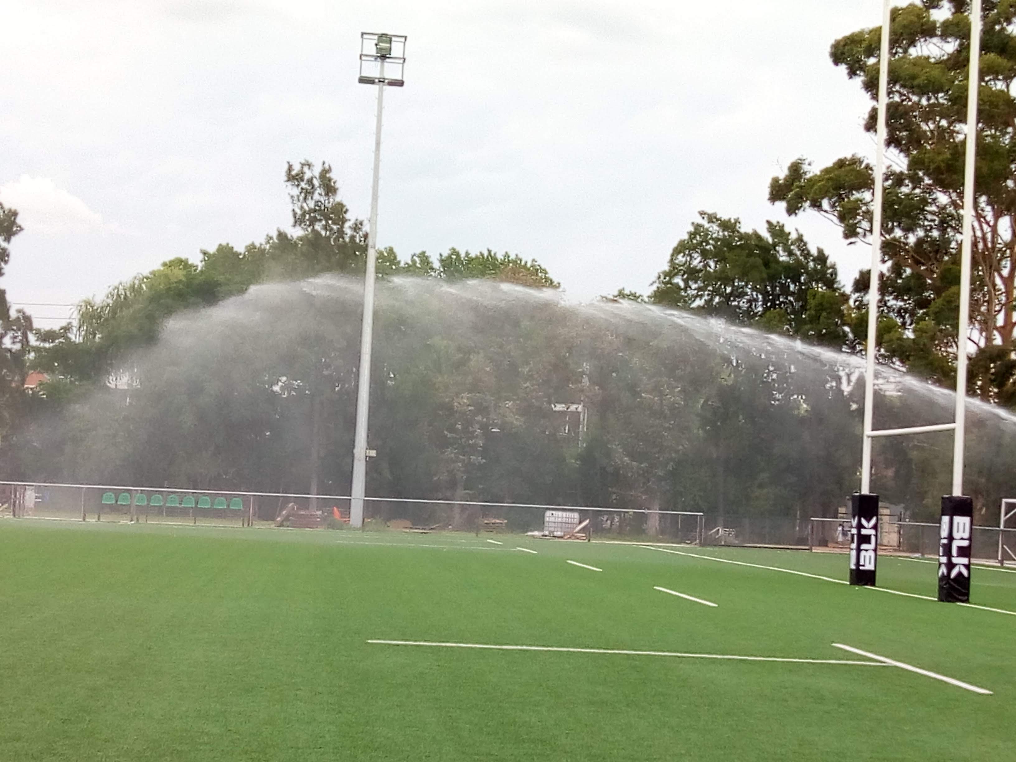 Sistemas de riego y césped en campos deportivos